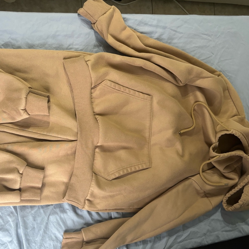 Hoodie + sweatpants flash sale $15